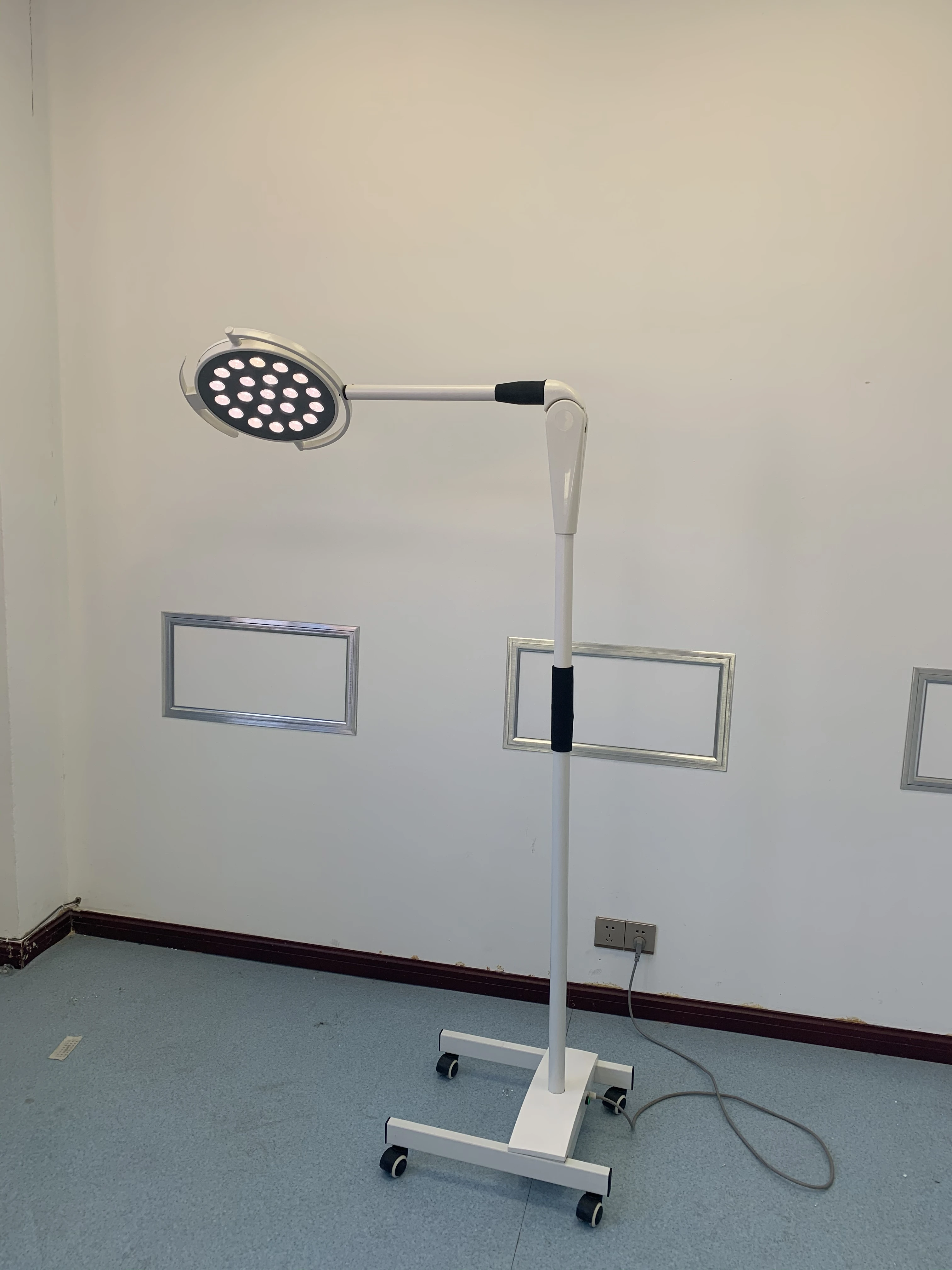 CHINCAN WYLEDL320 Remote Control Deep Cavity Hight Intensity LED Medical Examination Light Floor Standing