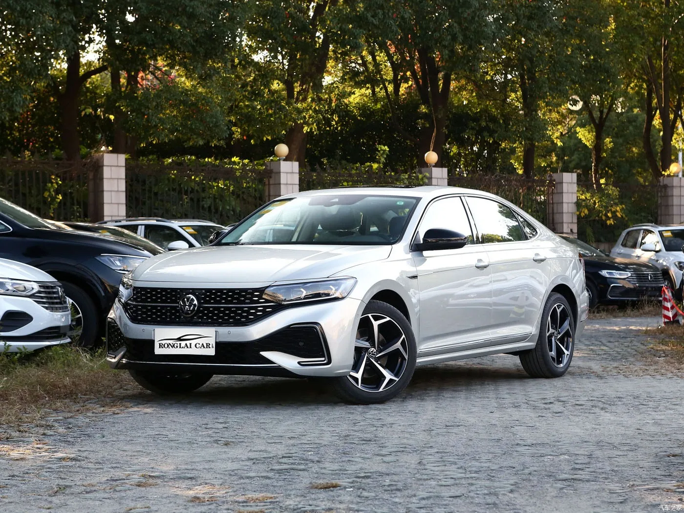 Лучший гибридный автомобиль 2023 Vw Passat Phev Подержанный Гибридный двигатель высокого качества
