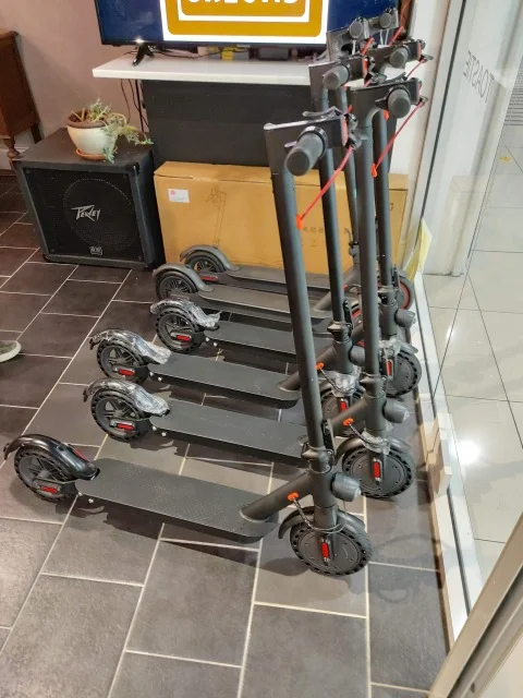 EU US UK Warehouse E Scooter 8.5inch EN17128 Foldable Adult Two Wheel Mobility Electric Scooter For Sale