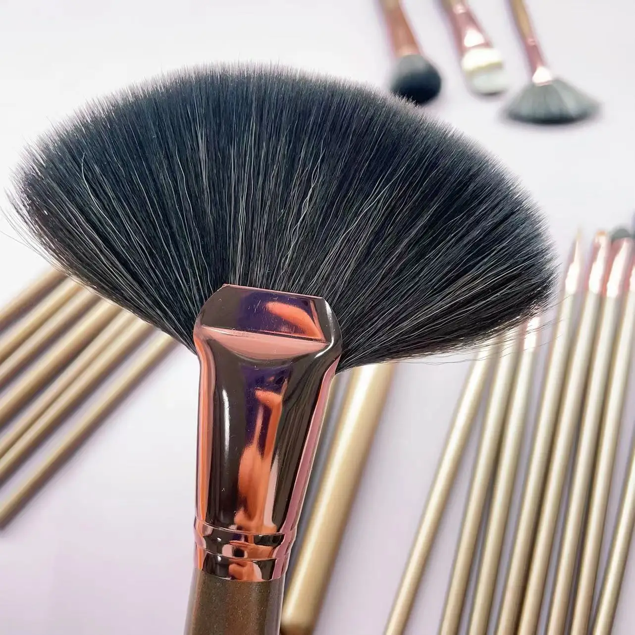 YRX 21Pcs Brown Wooden Extended Handle Makeup Tools Cosmetic Tool Kit Professional Best Quality Vegan Custom Makeup Brush Set