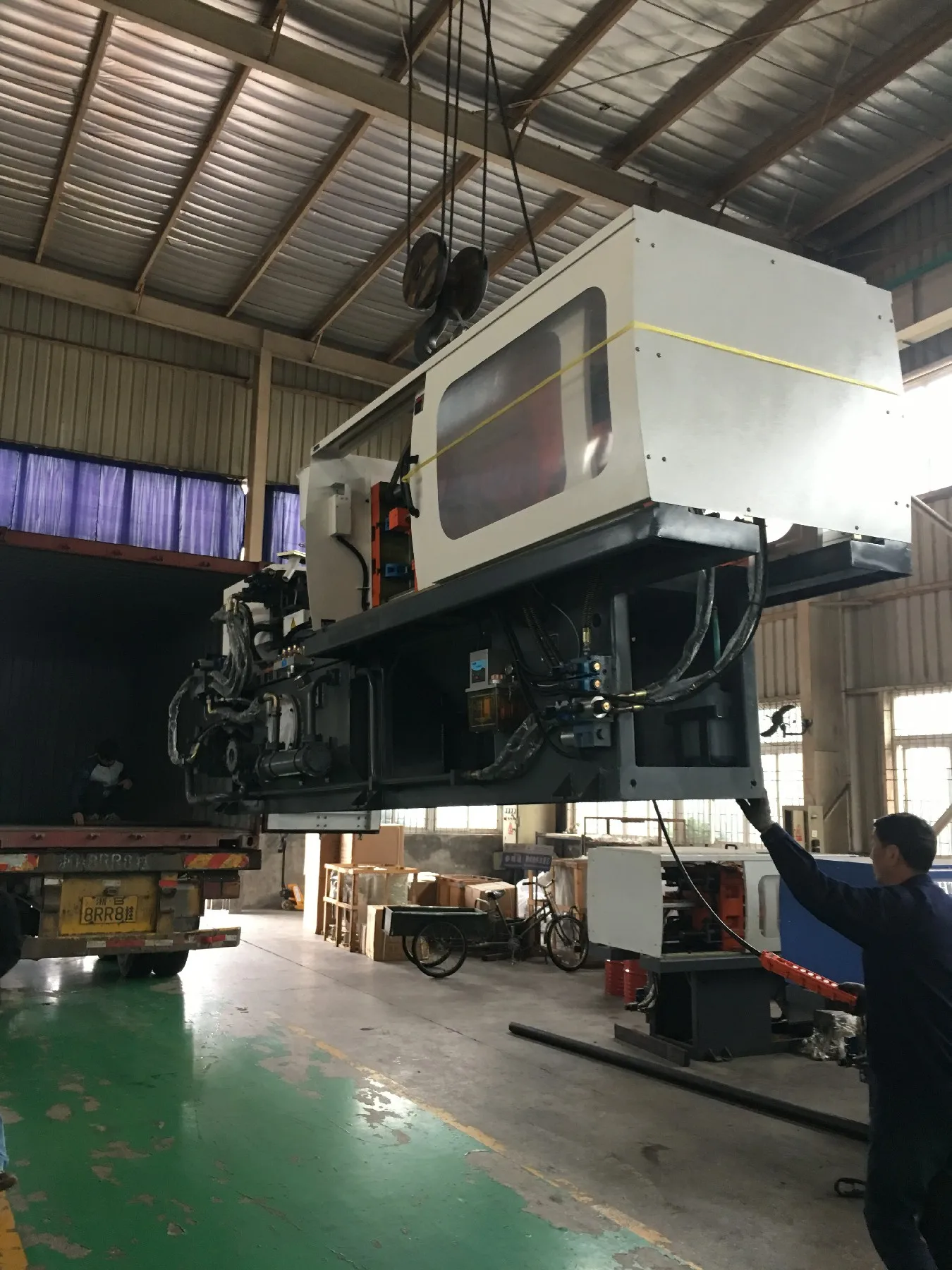 Пластиковая машина для литья под давлением для закрытия бутылок HDPE 110T