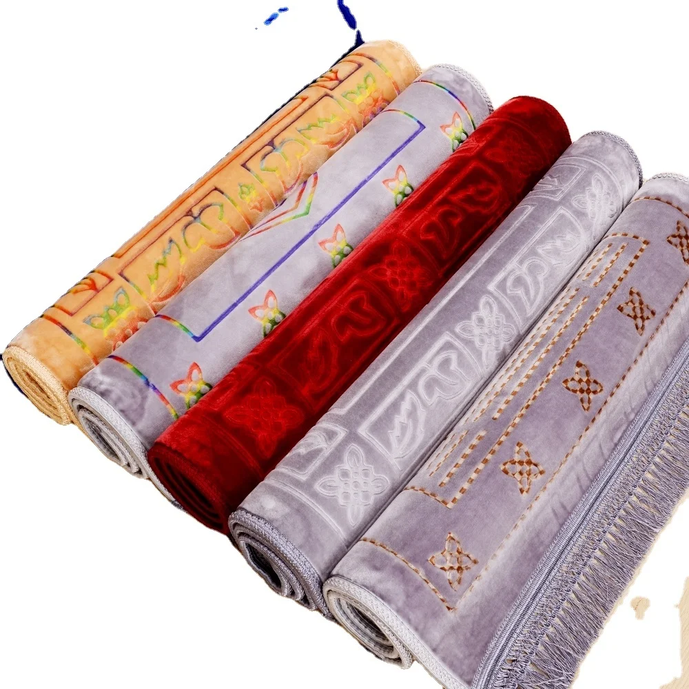 Portable Luxury Design Turkish Velvet Prayer Rug Travel Soft Plush Carpet for Men and Women Ramadan Gifts Islamic Prayer Mat