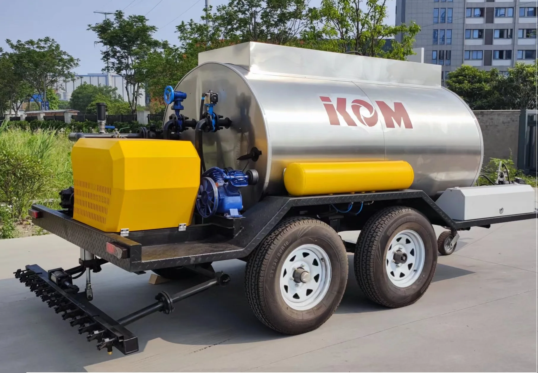 IKOM China Manufacture  Hot Sale Trailer Bitumen Asphalt distributor