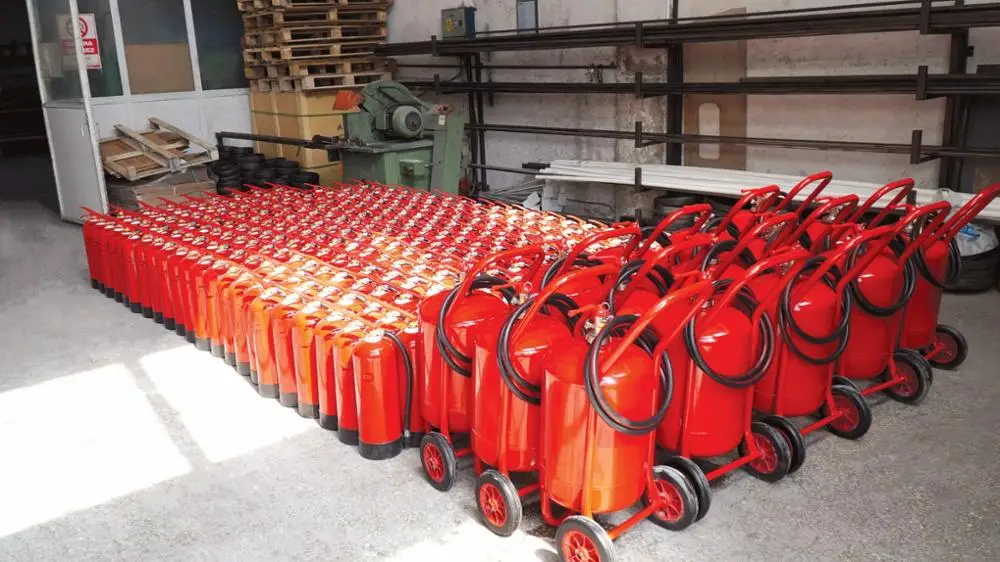 Бестселлер 2021 для тушения лесных пожаров C-08 металла красного цвета огнетушителя металлическая тележка Лидер продаж