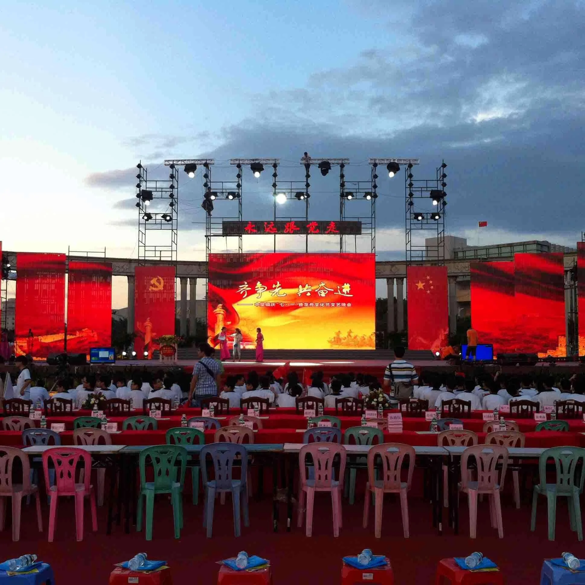
Outdoor P5 LED Display of 960x960mm Die Casting Aluminum Panel Cabinet for Fixed and Rental Use 