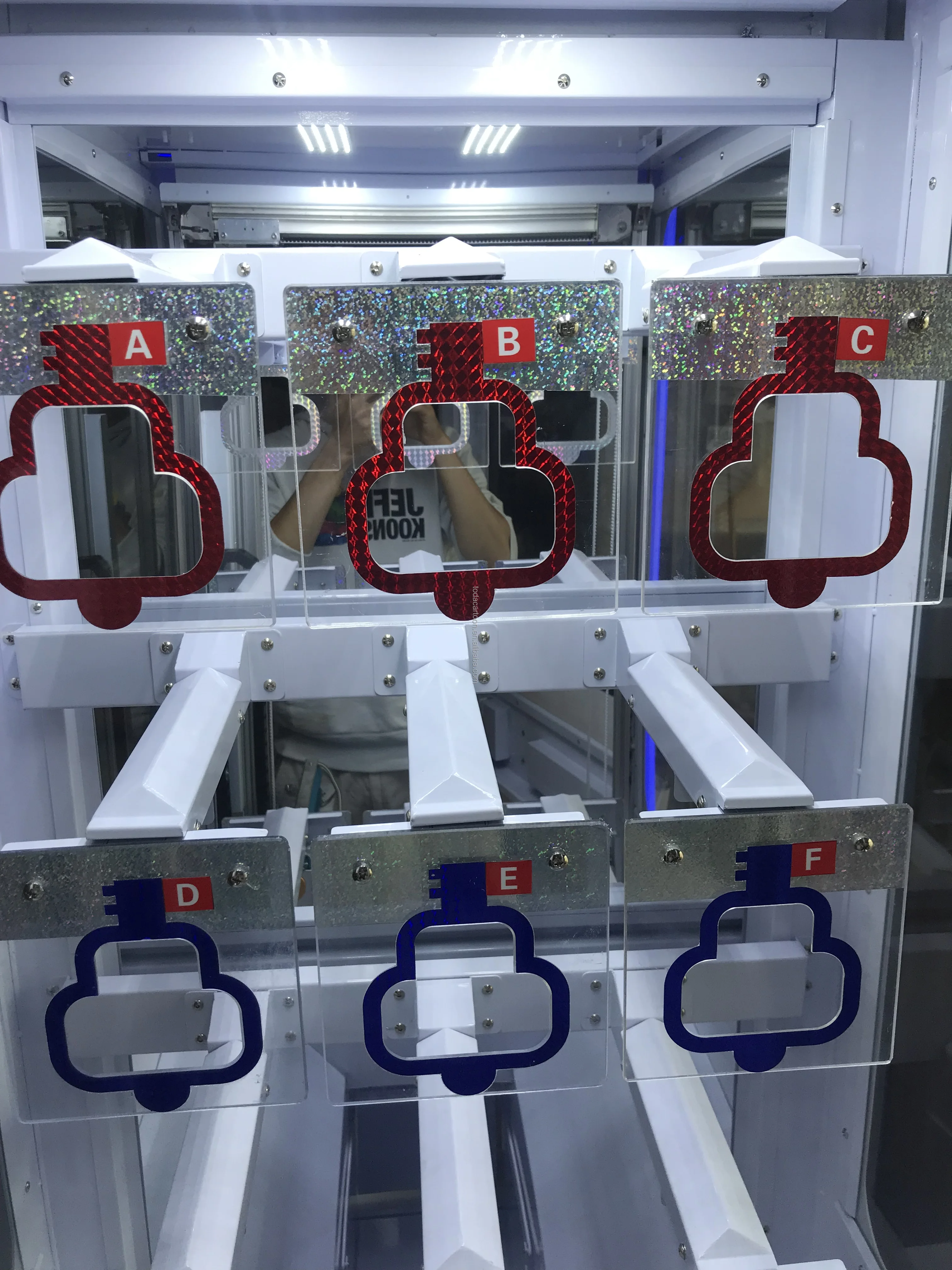 Toda coin operated prize vending toys arcade golden key master game machine mini key master vending game machine