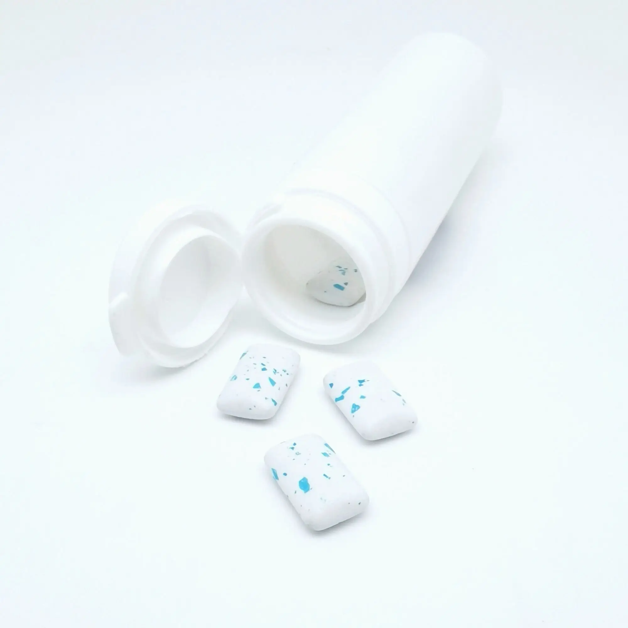 Fresh Taste Chewing Gum For Good Breath White And With Color Spots