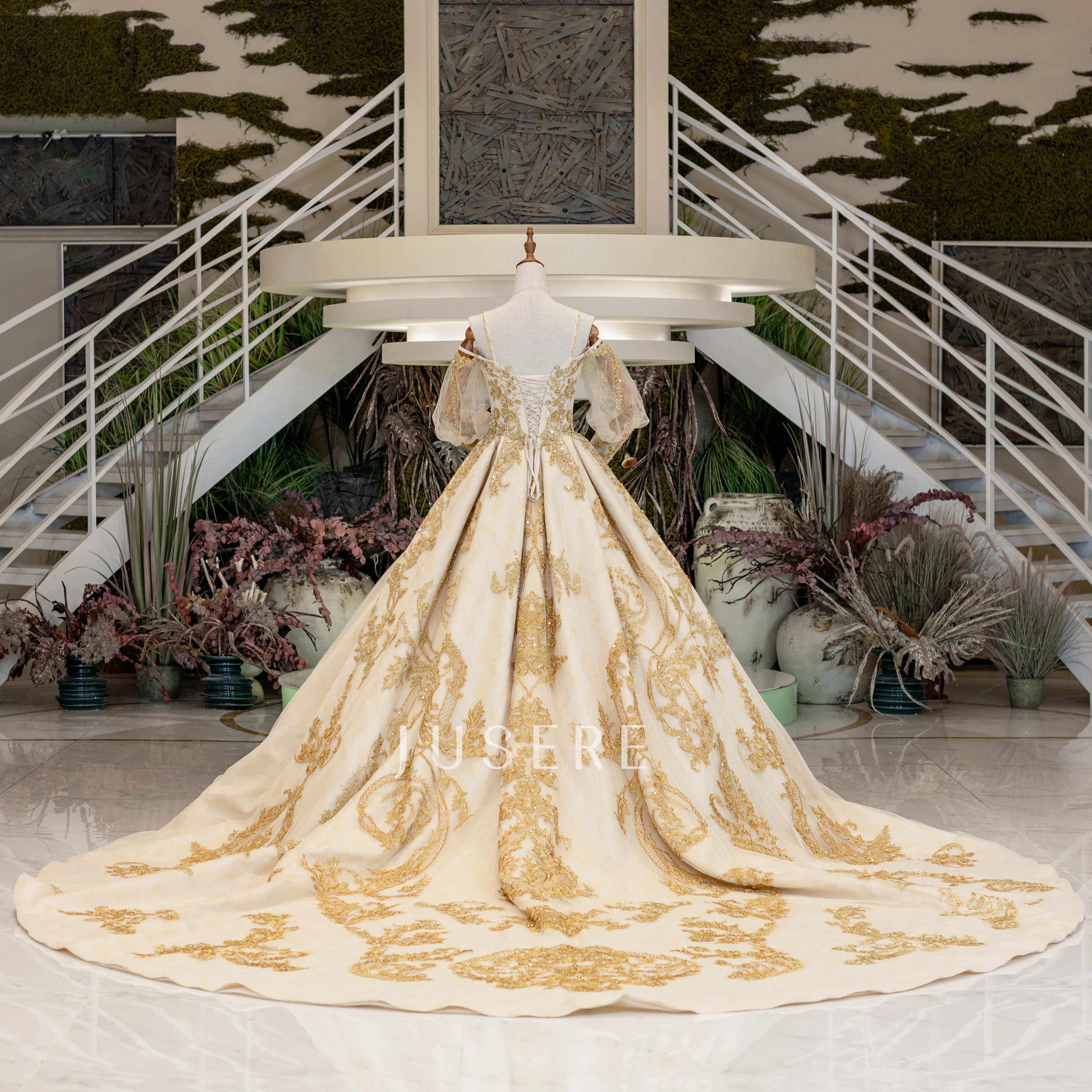 Luxury Heavy Golden Embroidery Royal Wedding Dubai Cathedral Train Ball Gown Wedding Dresses