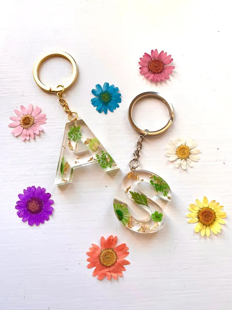 Custom Real Daisy Acrylic Initial Letter Keychain Monogram Resin Dried Flower Keyring Alphabet Jewelry Bag Accessory