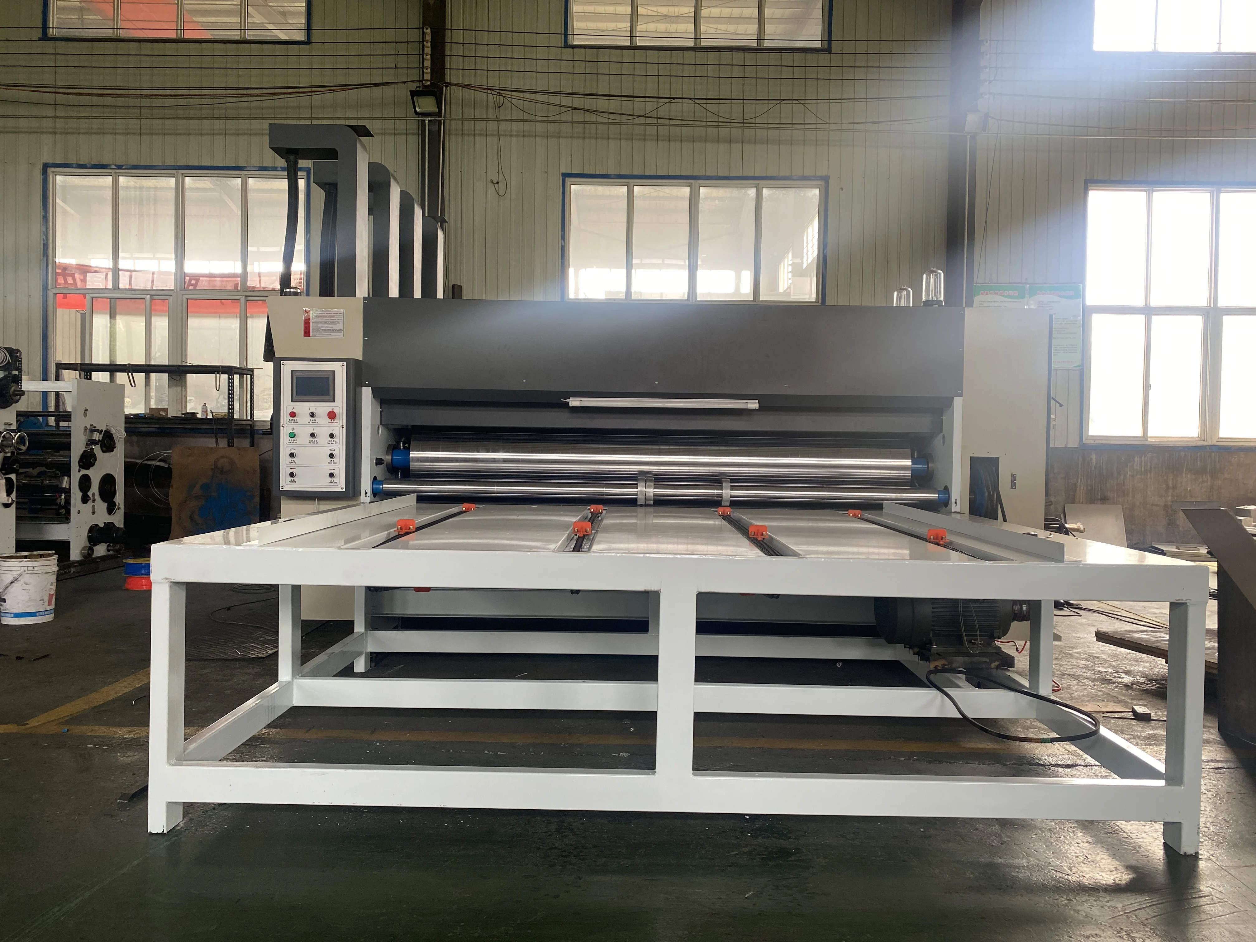Carton Pizza Box Semi-auto 3 Colors Flexo Ink Printing Slotting Die Cutting Machine For Sale