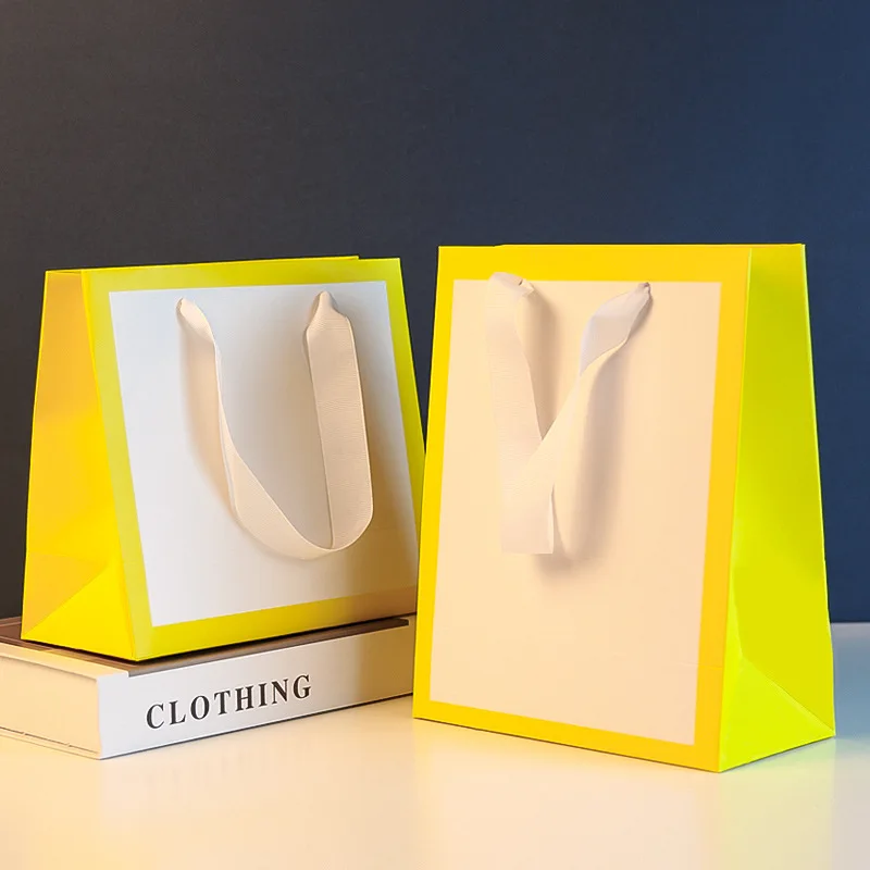 High Quality Kraft Apparel Packaging Boutique Clothing Store Shopping Gift Paper Bag For Cloth