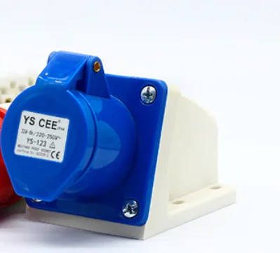 CEE Industrial Plug Socket blue 32 Amp 3 Pin  IP44
