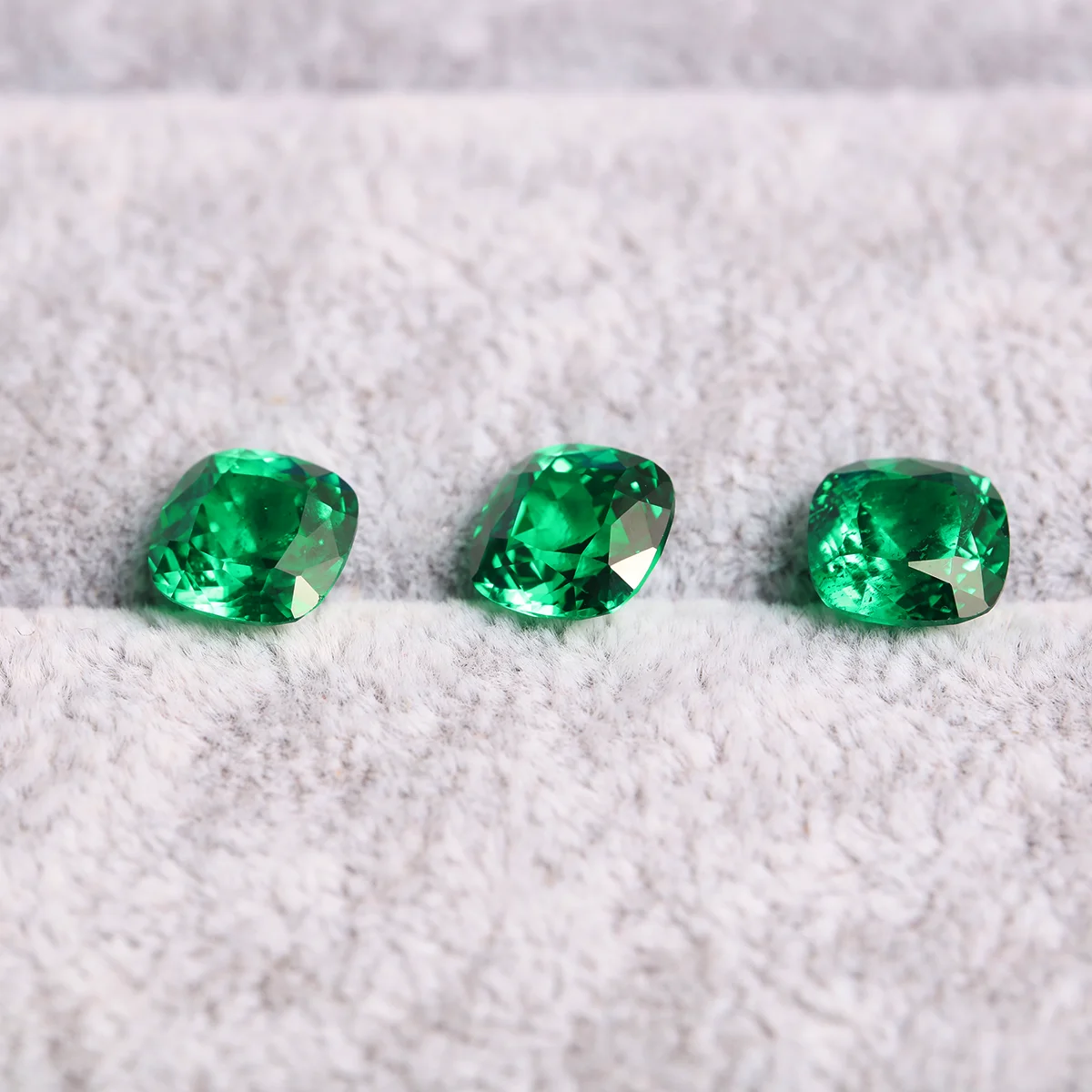 Cushion shape Lab Grown Emerald Gems 5x5mm 8x8mm Colombian  Emerald AGL Certified High Quality 5A Lab Grown Emerald