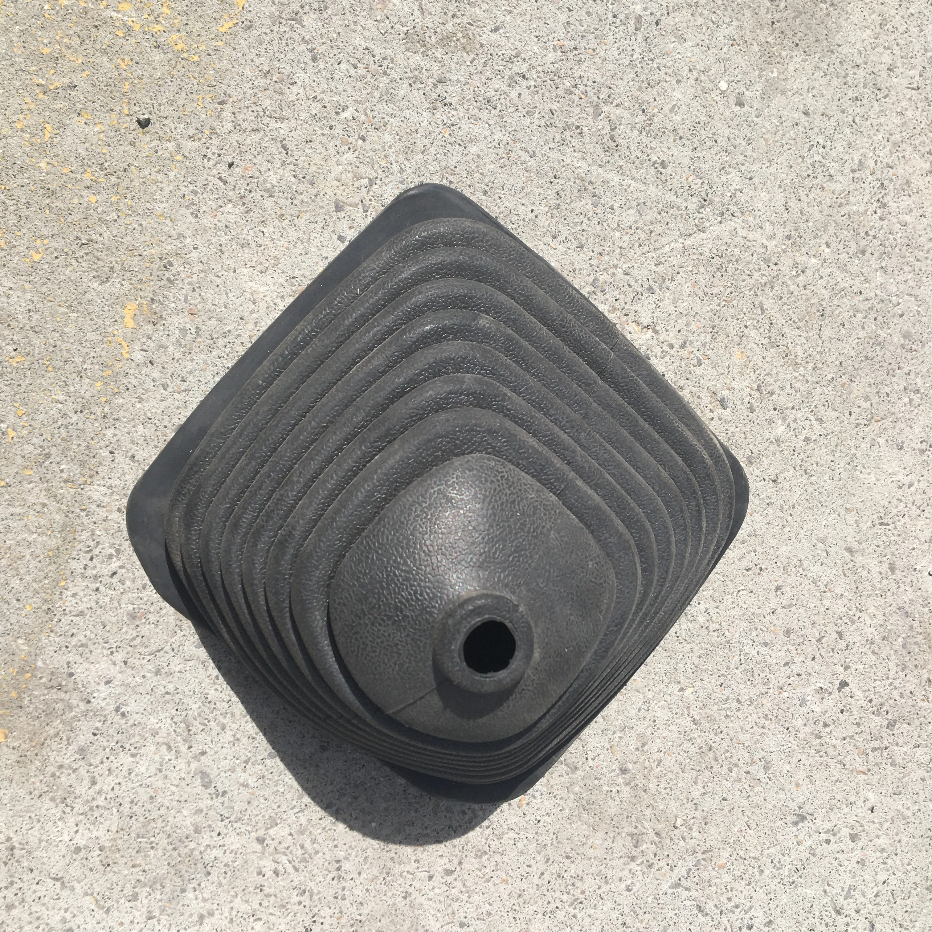 Sinotruk Howo light truck spare parts LG9704240014 howo gear shift knob shift dust cover