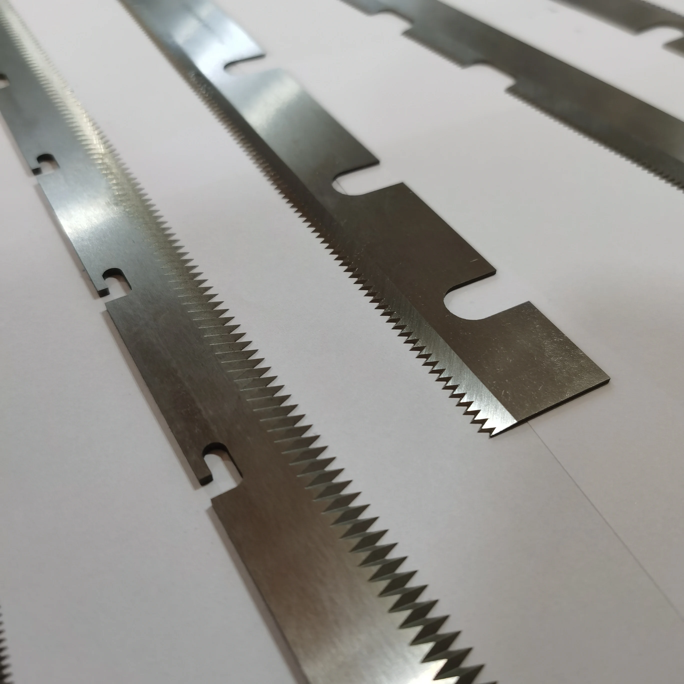 HSS Food Packaging Bag Serrated Cutting Knife Tooth Shape Blade In Packaging Industry