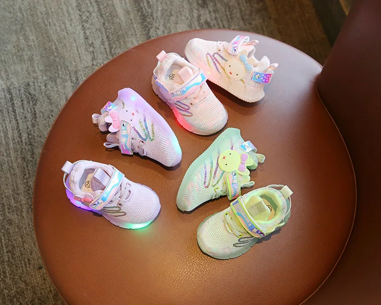 Ivy82103A Fashion Kids sweet bright sneakers girls daily causal net shoes baby cartoon design flying woven sports shoes with LED