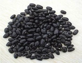 Маленькая черная фасоль с зелеными