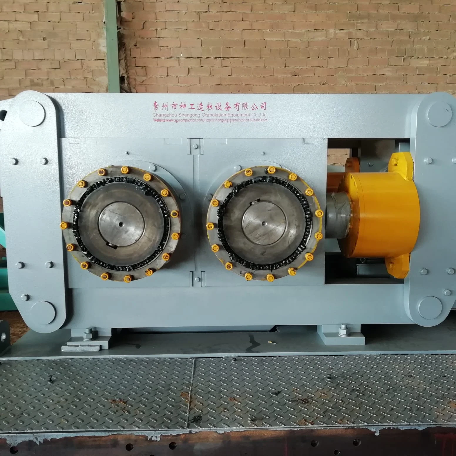 Industrial chemical mineral inorganic powder auger precompression dry mechanical double roller hydraulic briquette machine