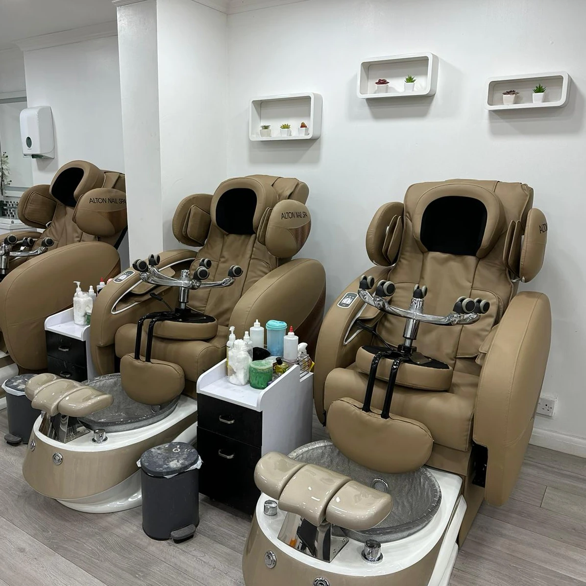 Wholesale Antique Luxury  European Touch Spa  Recliner Manicure and Pedicure Chair for Sale