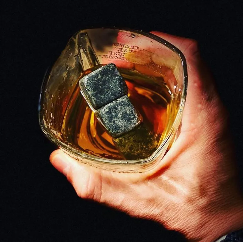 Cheap Granite Whiskey stones bullet shaped whiskey black dice ice cube