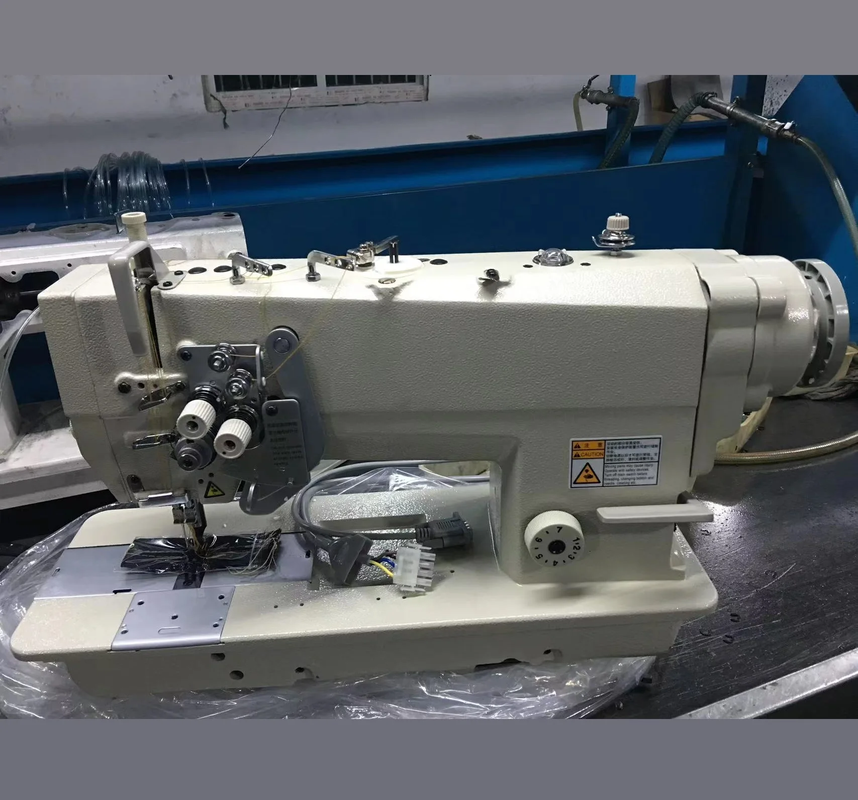 Швейная машина с двойным