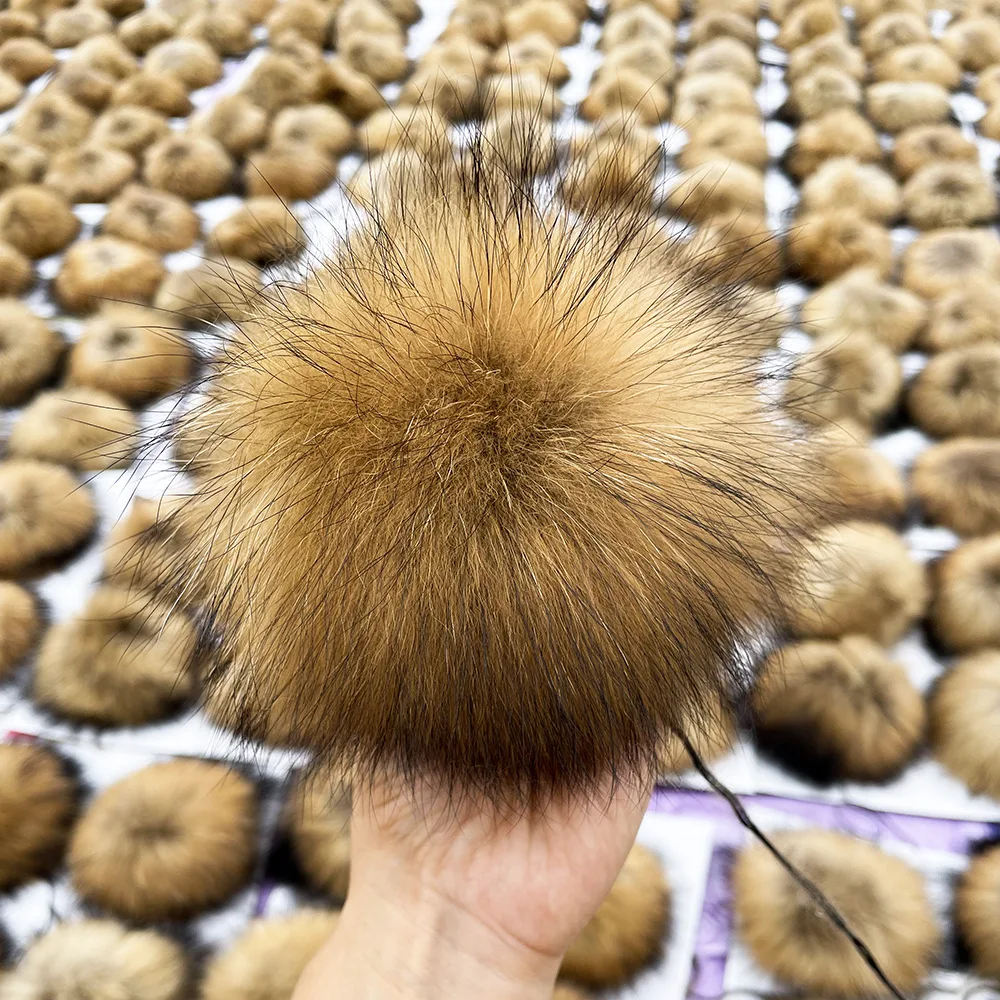 Wholesale custom size 15cm fluffy natural real raccoon fur pom poms with snap