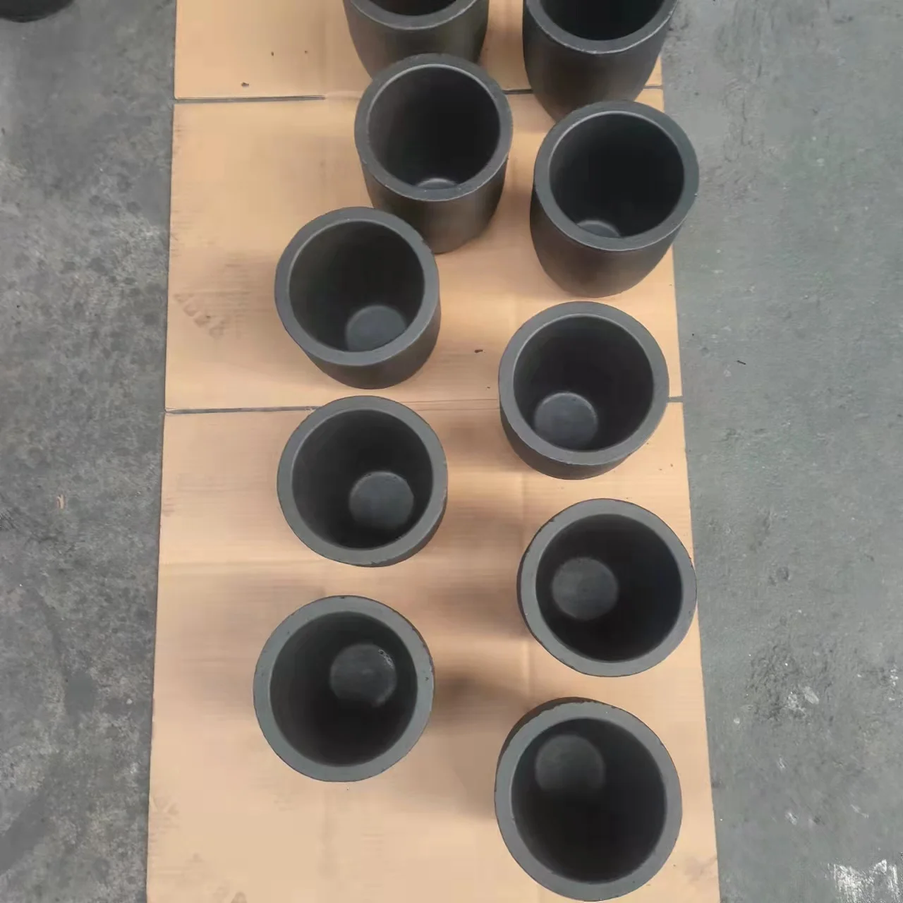 JINDUN SiC Graphite Crucibles For Melting Aluminum Graphite Products With Isostatic Pressure