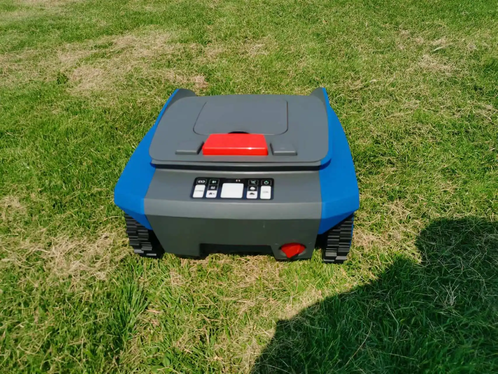 M18E High efficiency recharge electric wireless 1500 sqm THE ROBOTIC LAWNMOWER for mowing the lawn