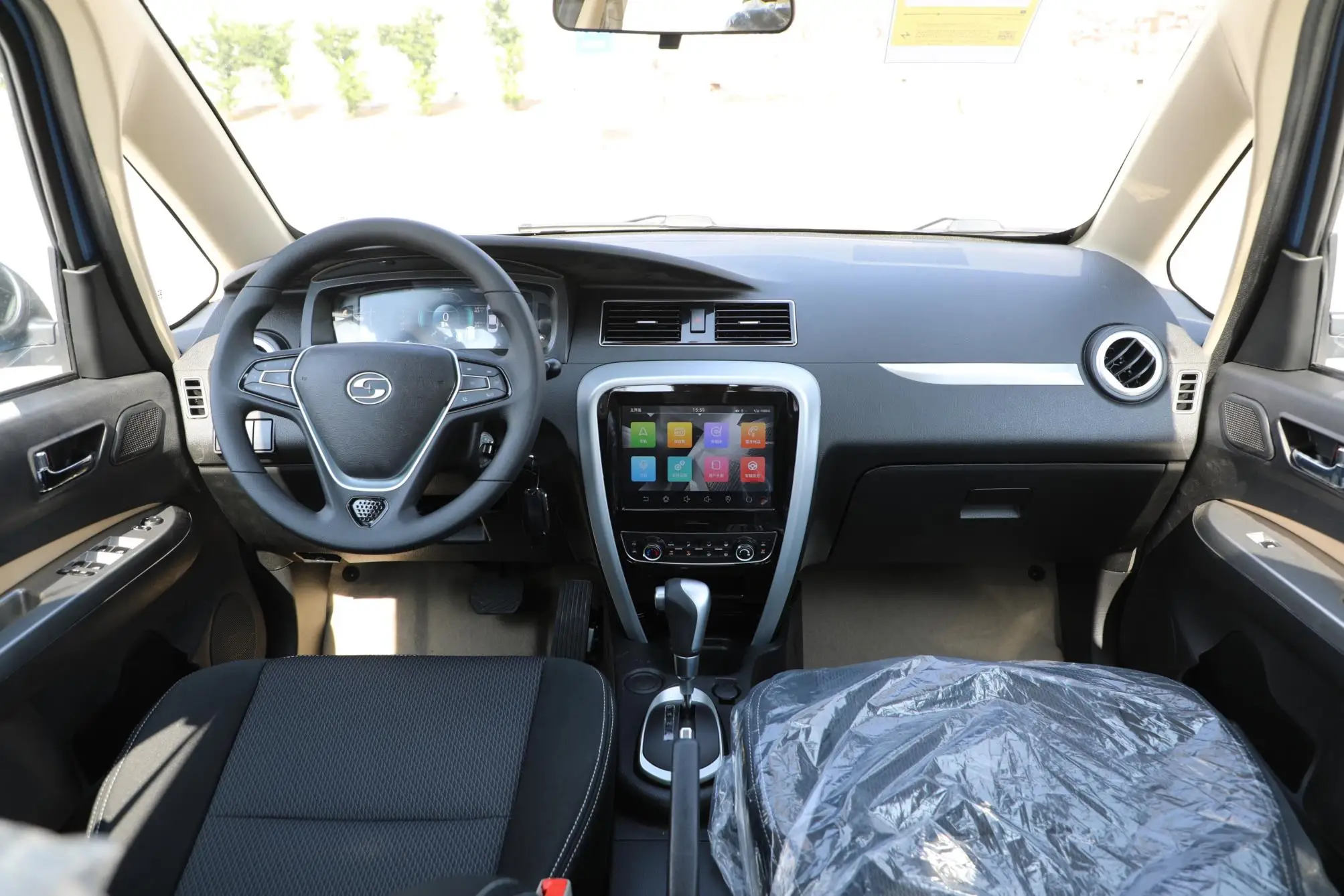 Low prices 44.5 kWh  500 km range 5 seat eec electric cars for europe