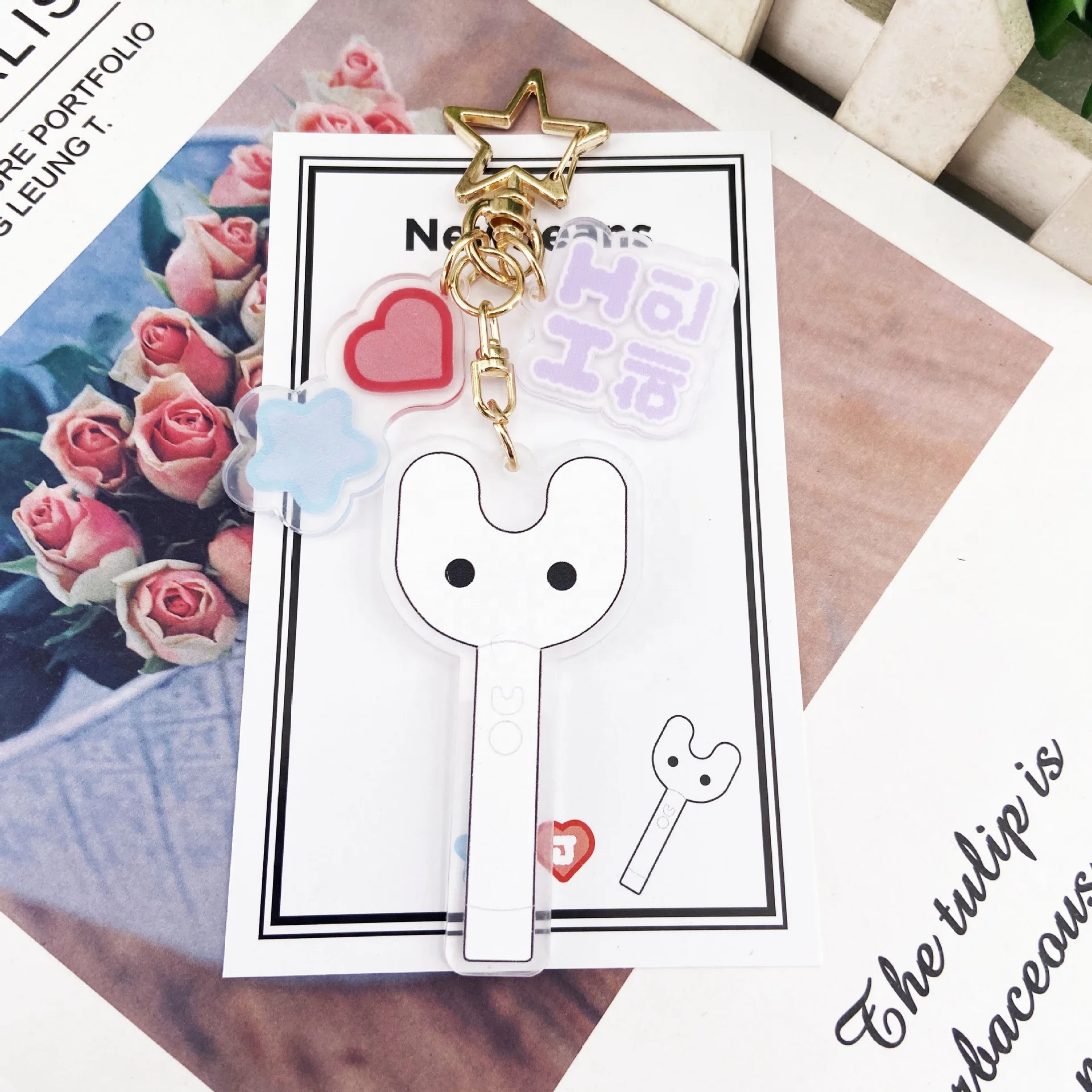 Wholesale Custom Korea Kpop Merchandise Idol Epoxy Acrylicn Keychains Kpop NJ Merchandise Key Ring Keychain Charm