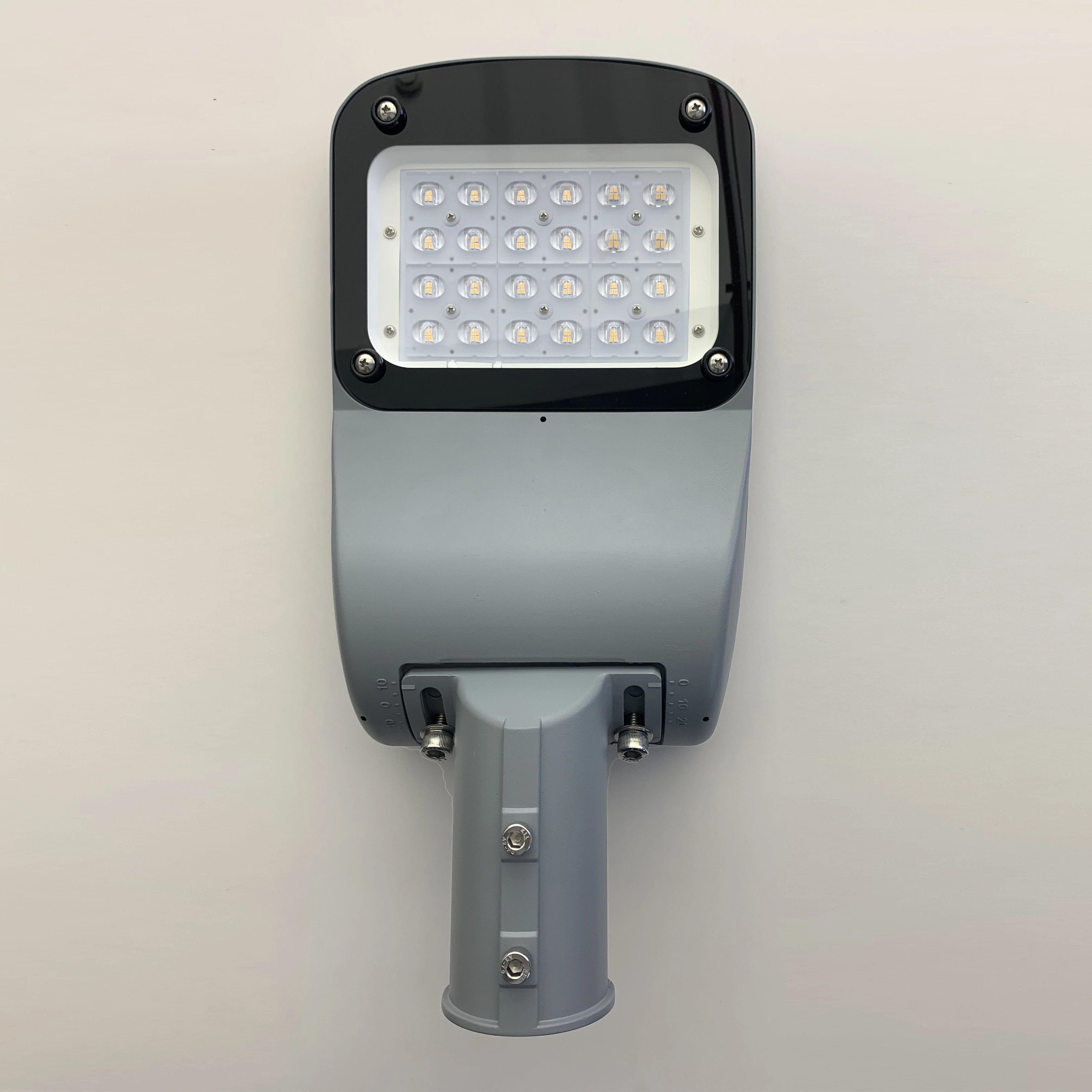 OEM ODM Outdoor LED Shoebox Light Fixtures IP65 Road Application with AC Power Supply 100W-400W Module Design