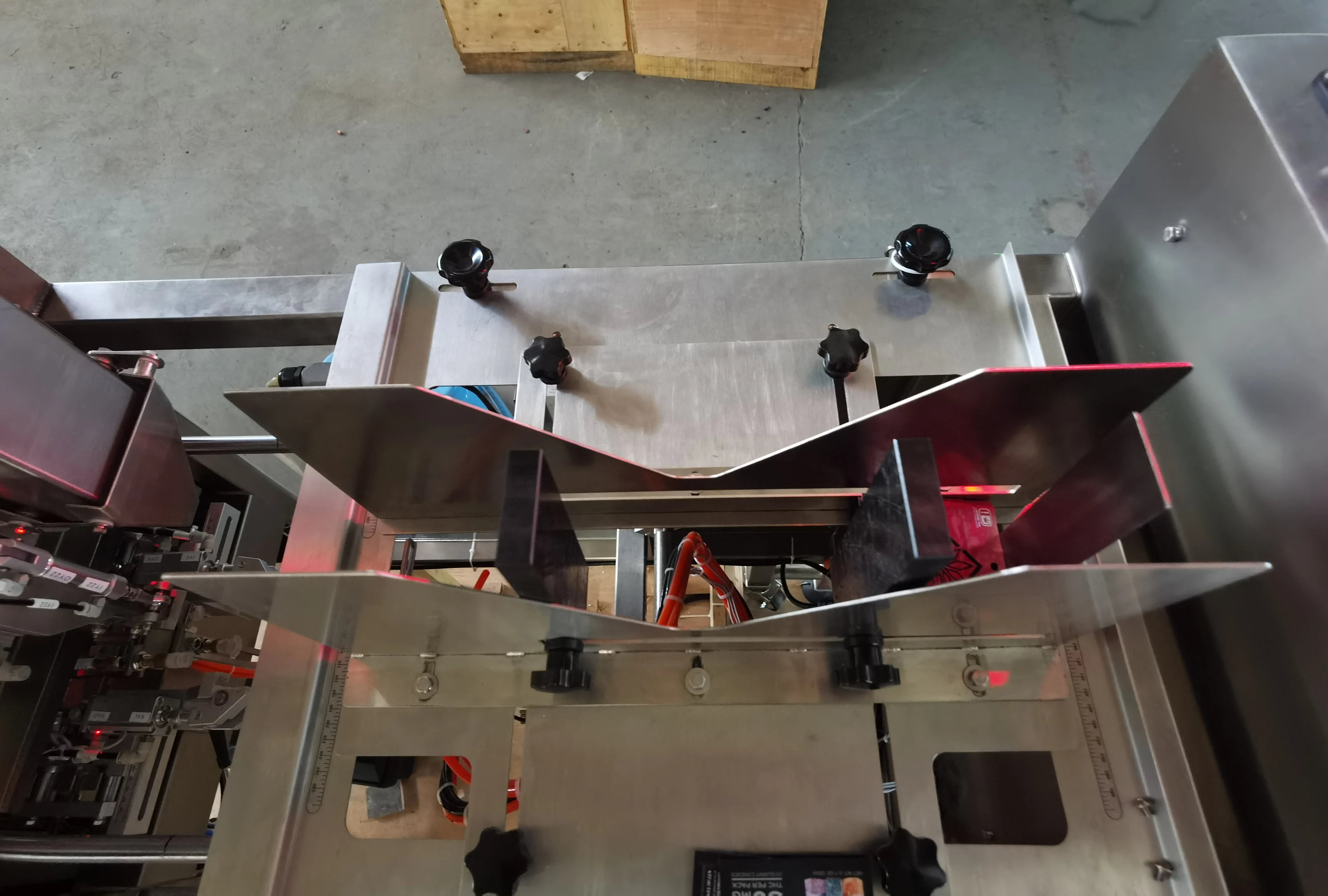 Factory price chocolate ball /candy double twist packing machine Stand up Pouch Packing Machine