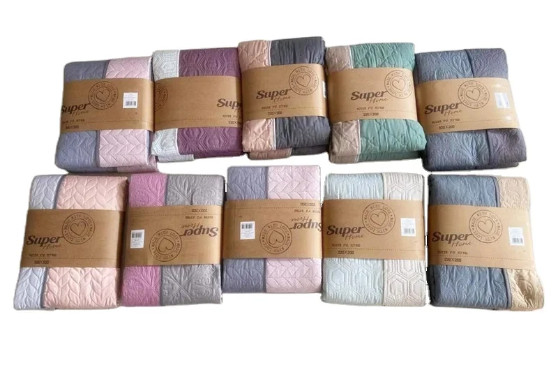 Stock Quilts Printed Ultrasonic Microfiber Bedspread with 90g Filling Mixed Designs for Bedding Coverlet