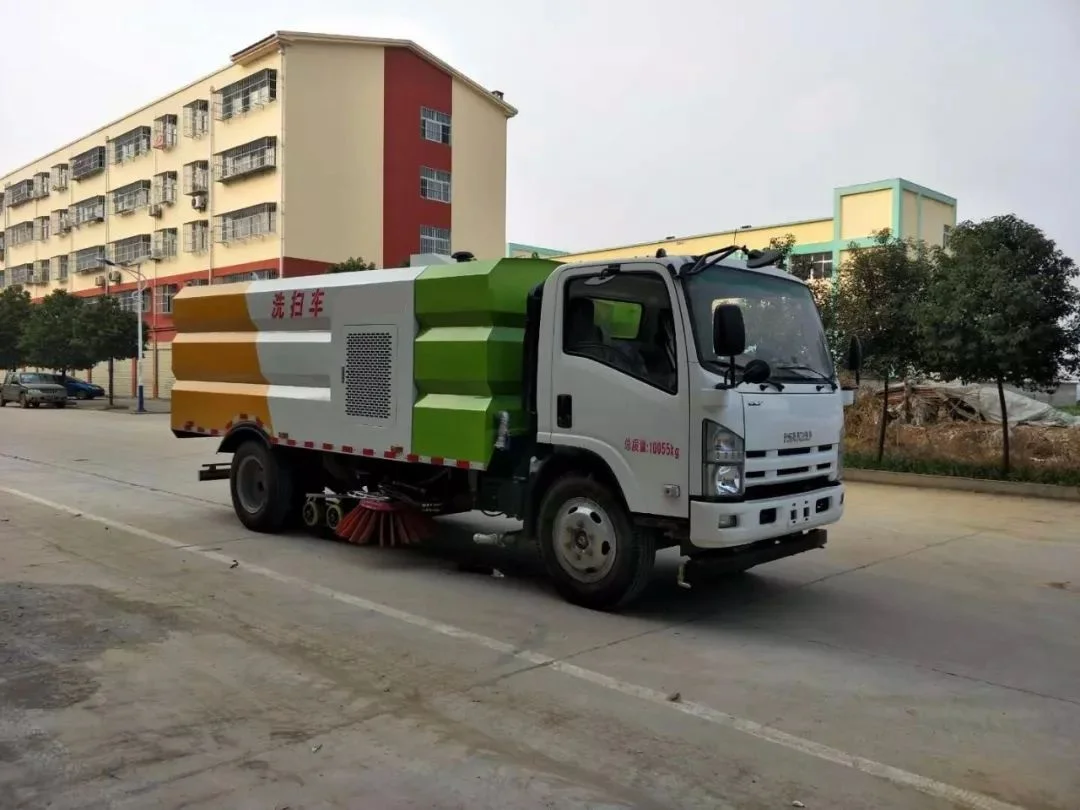 Factory direct sale ISUZU 9 cubic meters road sweeper for municipal road sweeping and cleaning