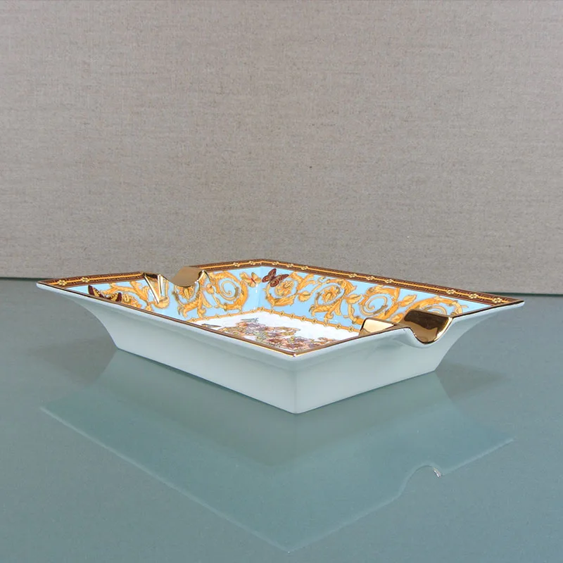 Набор фарфоровой посуды