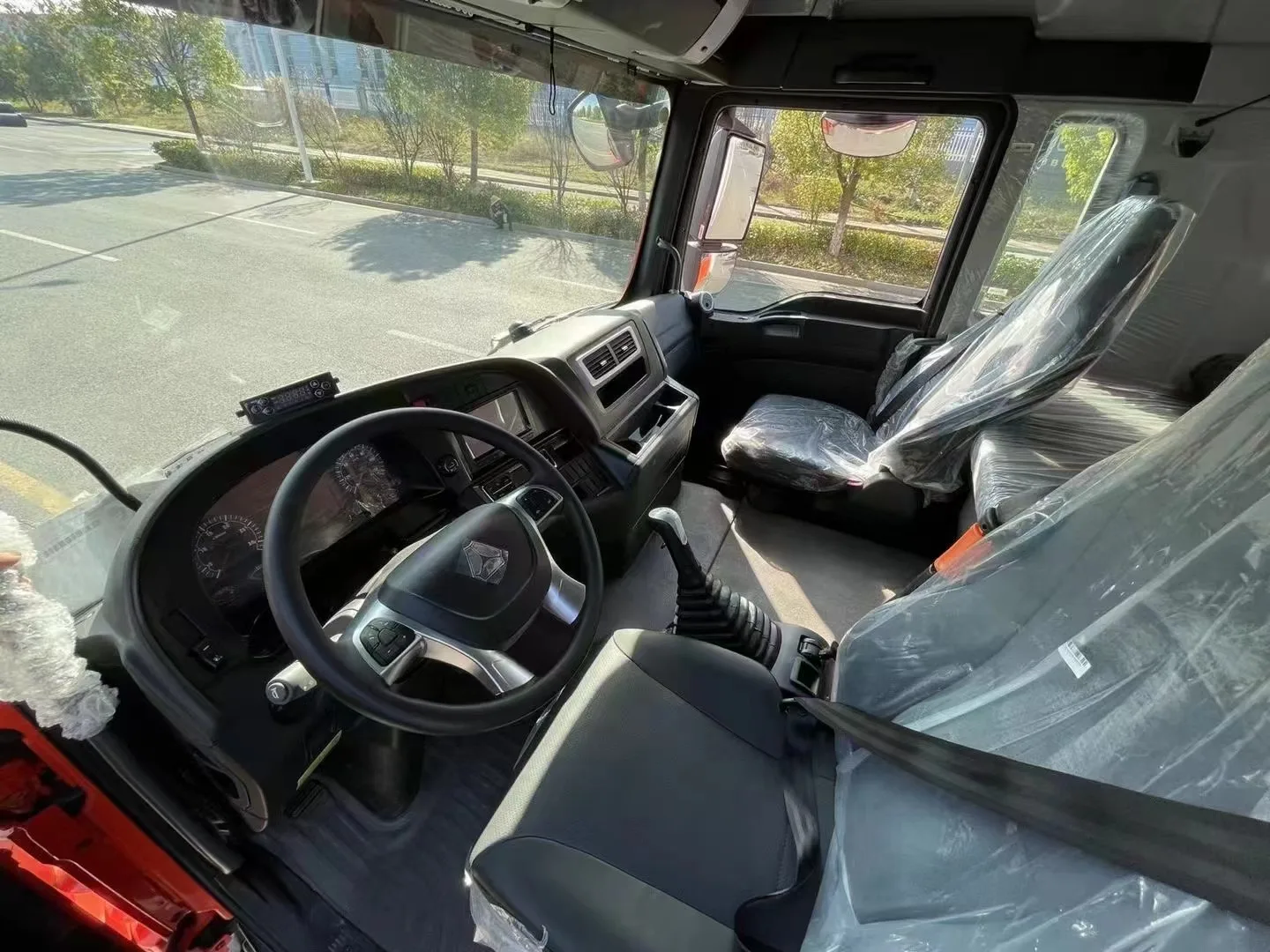 Hot sale 18 tons refrigerated cold room van truck refrigerated delivery truck