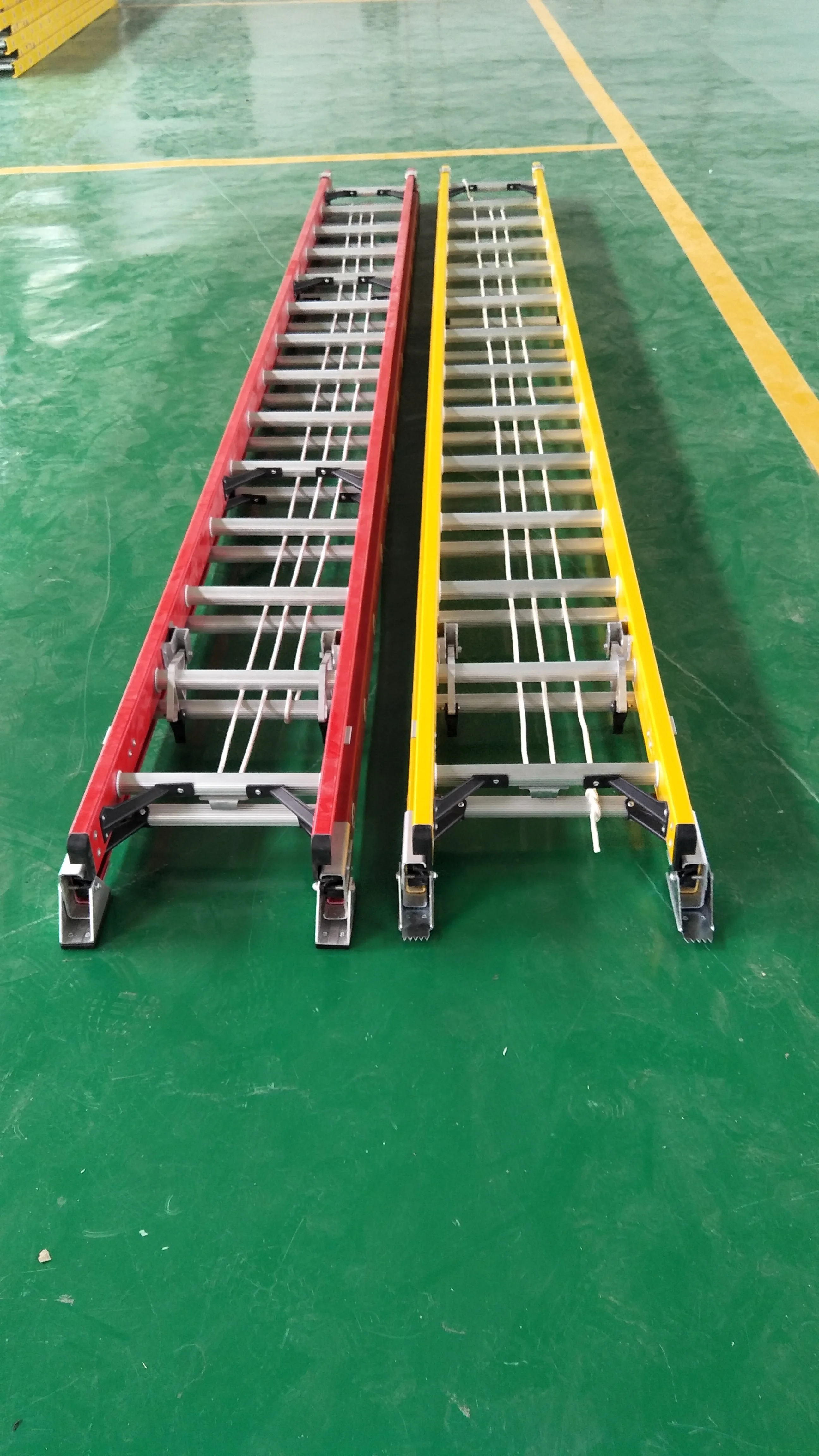 Стандарт EN131 32 фута непроводящая удлинительная лестница из стекловолокна