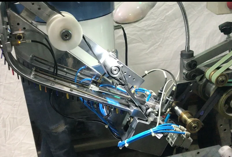 ZYN Auto Double Slider Mounting Machine for Plastic New Product 2020 CE Provided 220V Electric Plastic Zipper Teeth Machine 480