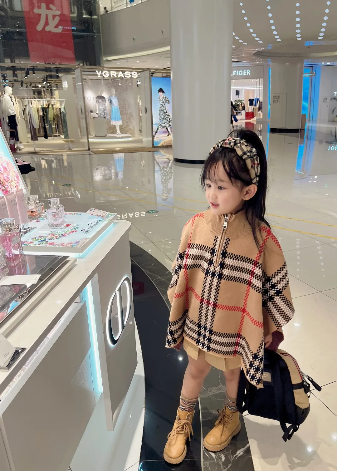 2023 Winter Hot sale Designer brand Knitted plaid Coat Winter Poncho Girls Sweater Shawl Cape Sweater