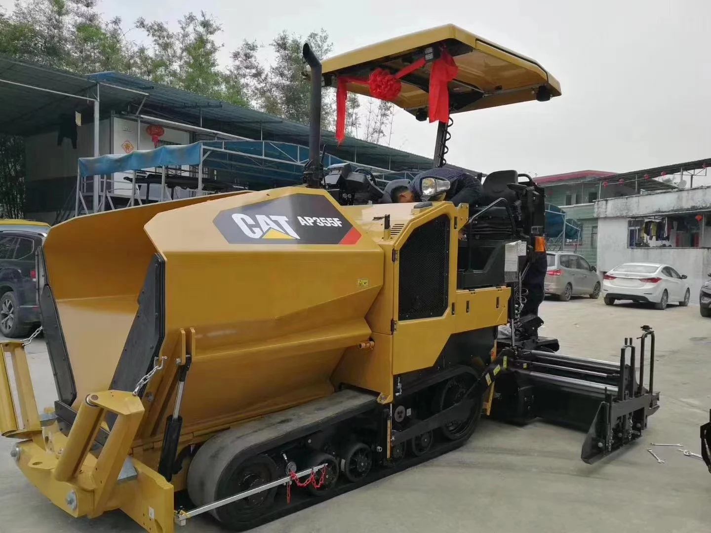 Асфальтоукладчики Caterpillar AP300 оригинальное производство продажа