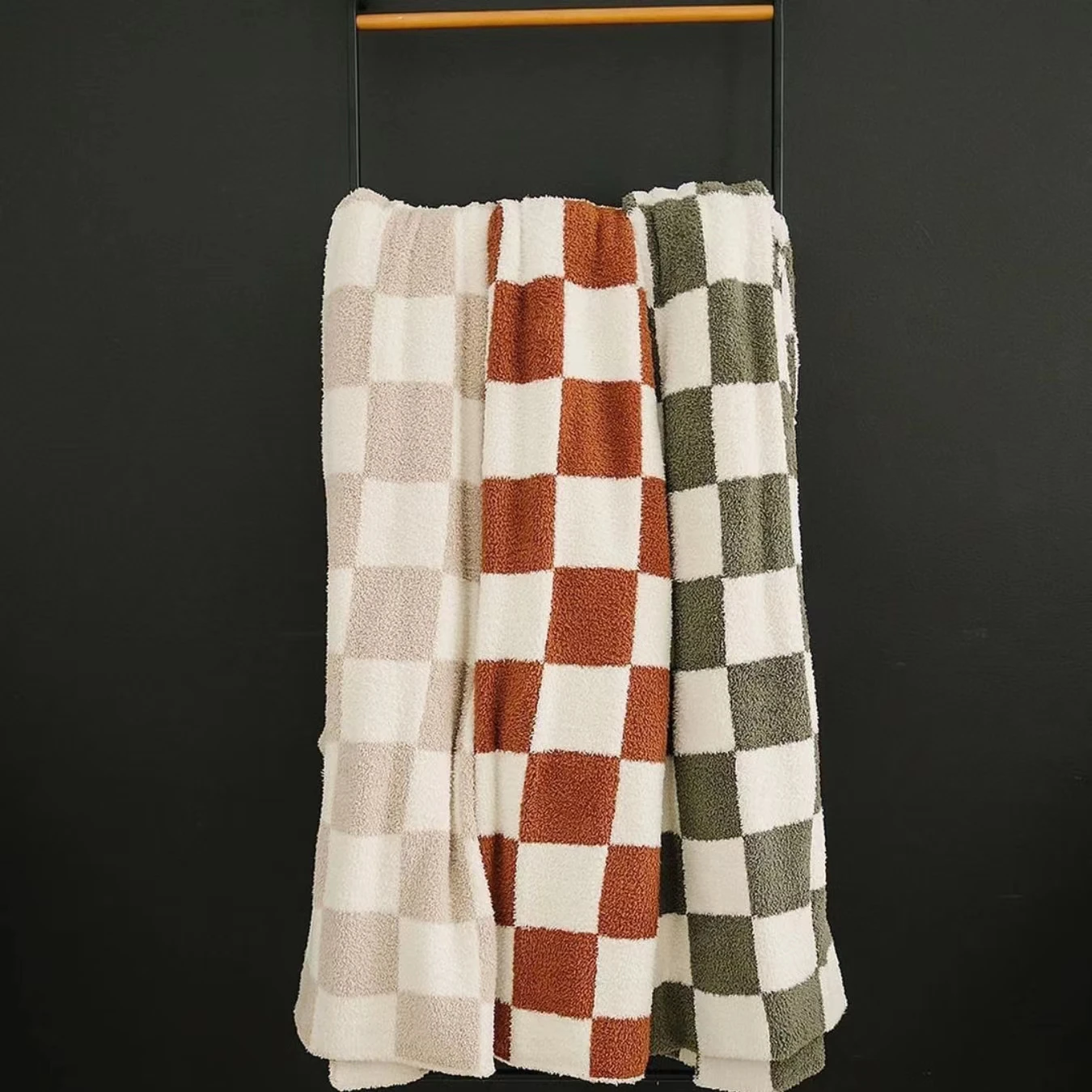 Low MOQ High Quality Personalized Wholesale Super Cozy Warm Face and Chess Knitted Throw Blankets Fleece