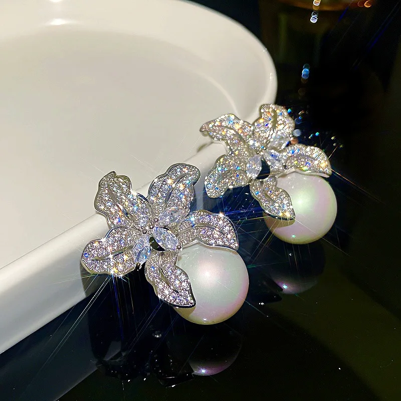 Wholesale Women Girls Alloy Crystal Rhinestone Beaded Lily Flower Stud Earring Pearl Bling Shiny Luxury Elegant Fashion Jewelry