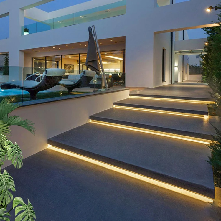 Hot Selling Wide Range Of Use High Brightness 14.4w Silicone Material Courtyard Garden Led Strip Light