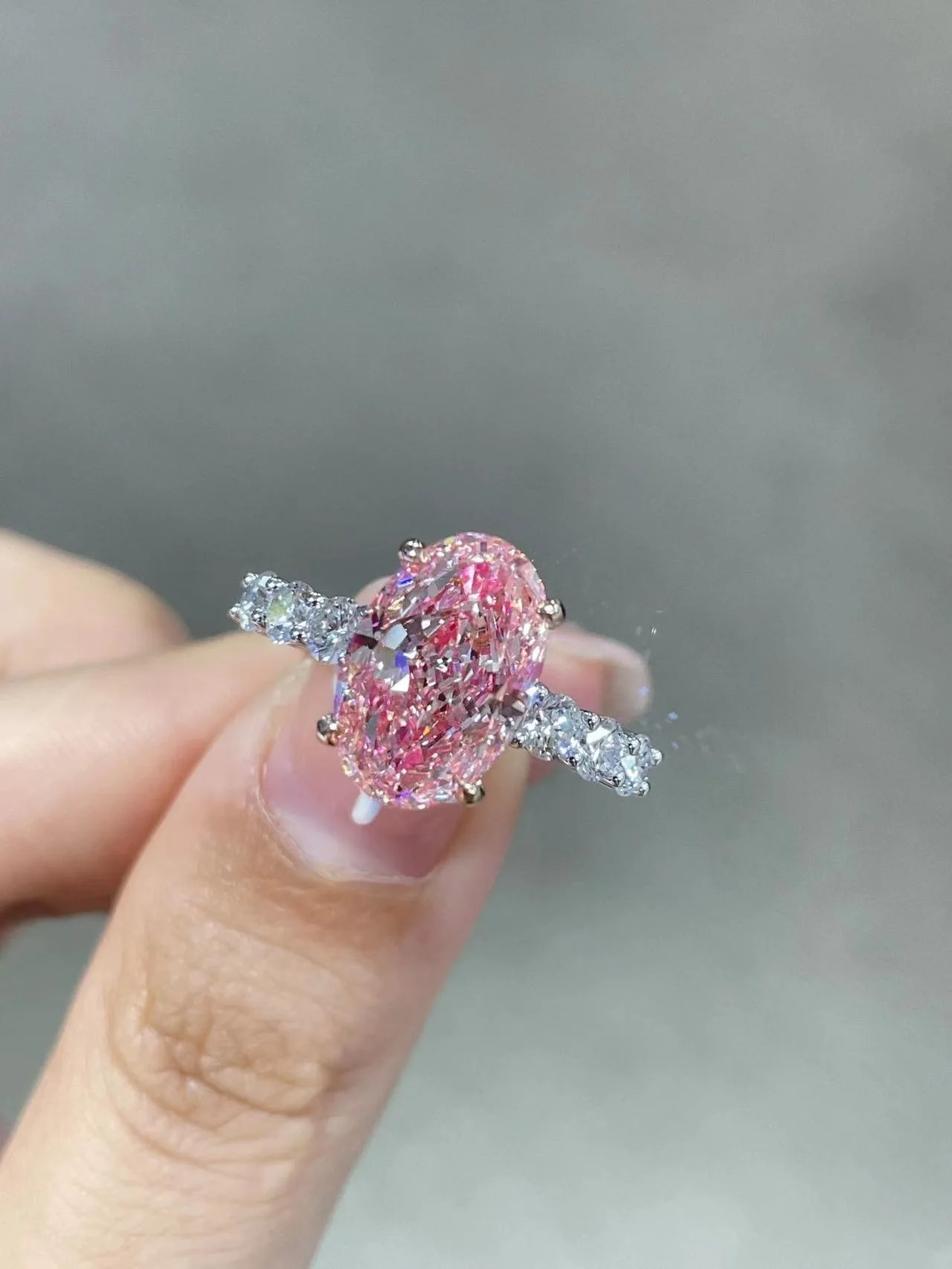 Beauty value pink Lab-grown diamond, VS2,Fancy Light Pink, Oval Cut ring, engagement ring, classic setting