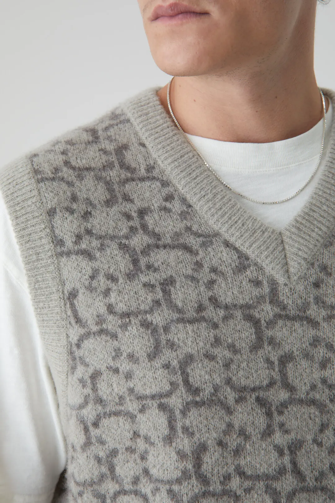 Custom FNJIA Fashion Knitting Pullover Jumpers OEM Men Sleeveless Jacquard Knitted Custom Sweater Knit Vest