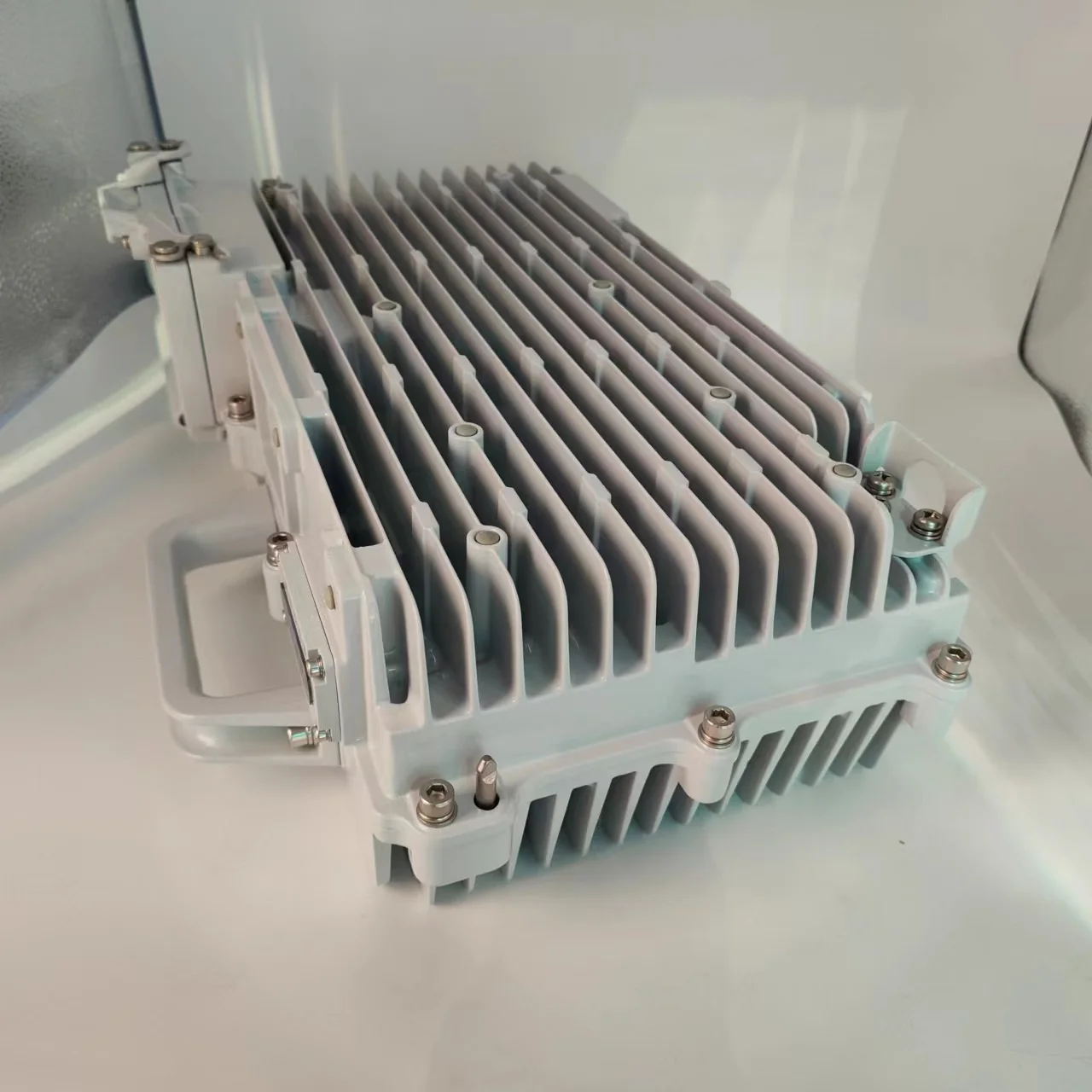 New Original Package Zte Zxsdr R8862s S1800 B6b Zte Rru 8862 aS 1800 Small Cell Communication Base Station