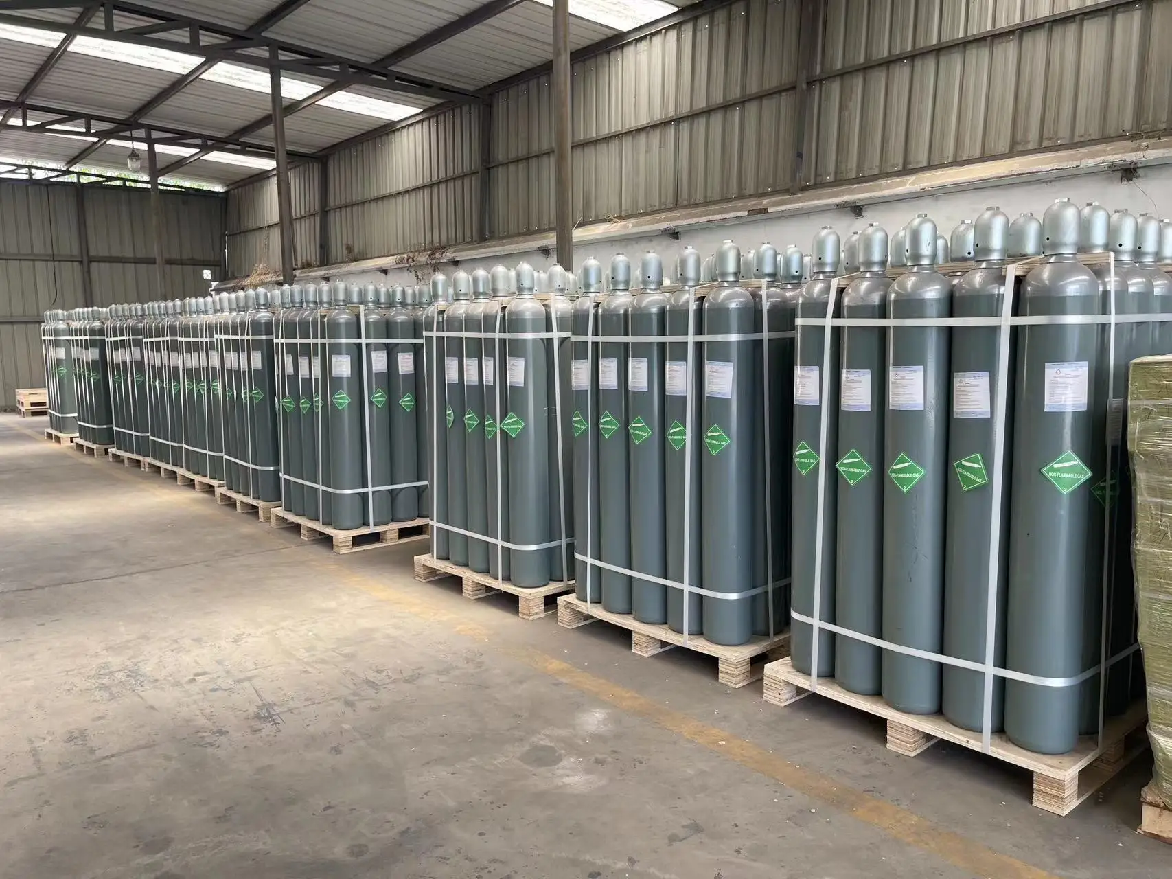 High Quality Pure Steel Helium Gas 99.99 Highly Concentrated and Safe for Use