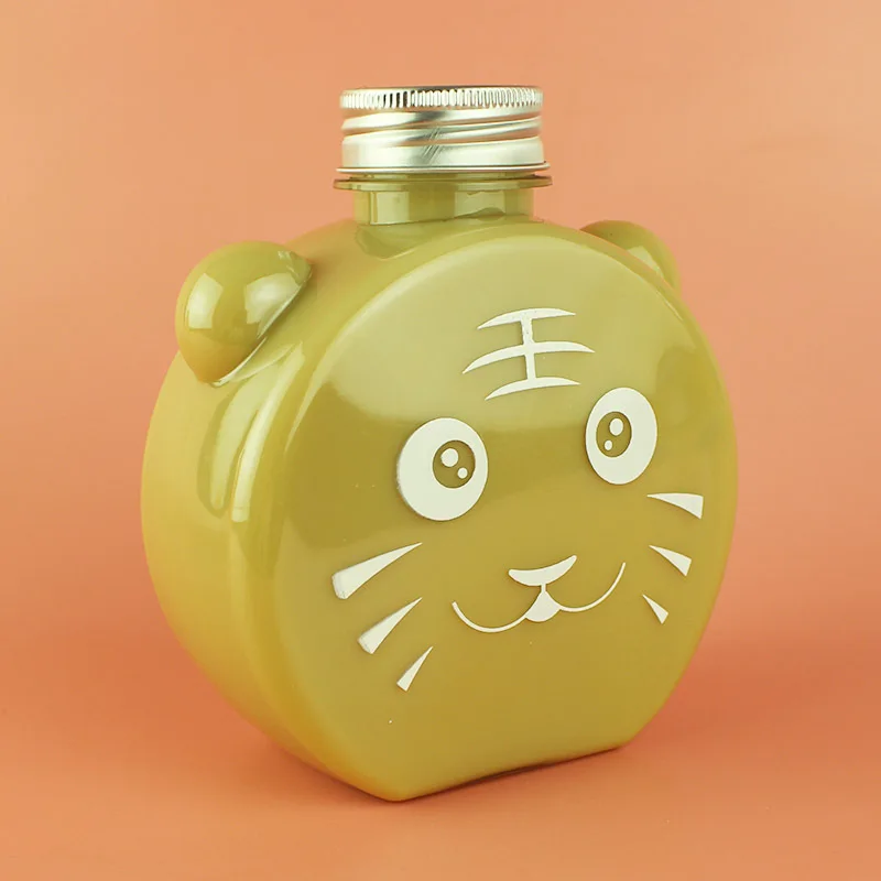 Wholesales 500ml Cartoon cat tiger pattern PET portable flat round milk tea juice cold brew iced coffee bottle