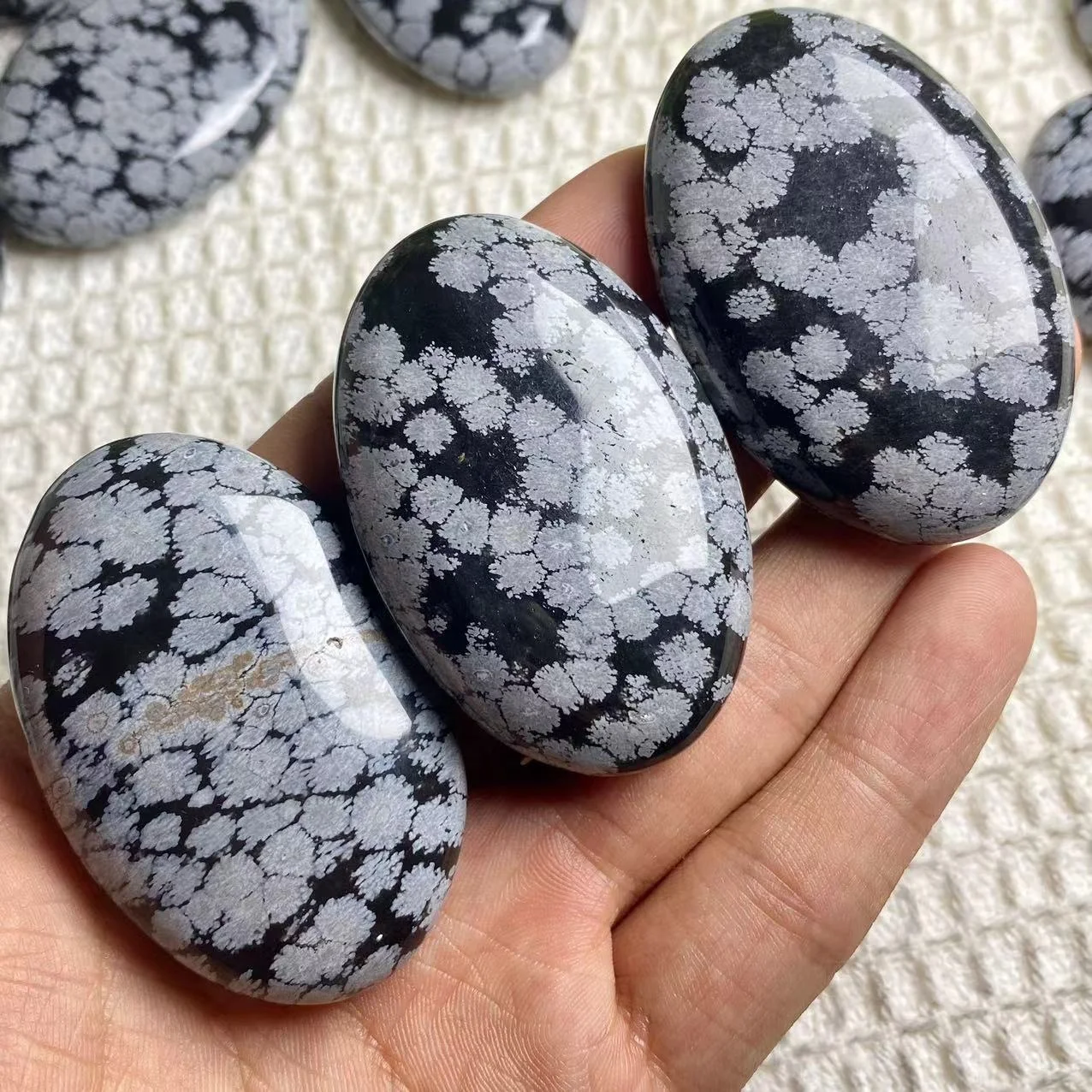 High Quality Standard Size Natural Snowflake Obsidian Polished Crystal Palm Stone Meditation Healing Relieve Stress