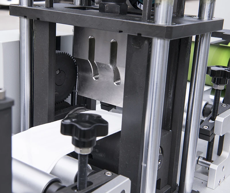 Nonwoven 3D face mask machine for making 4 layers mask